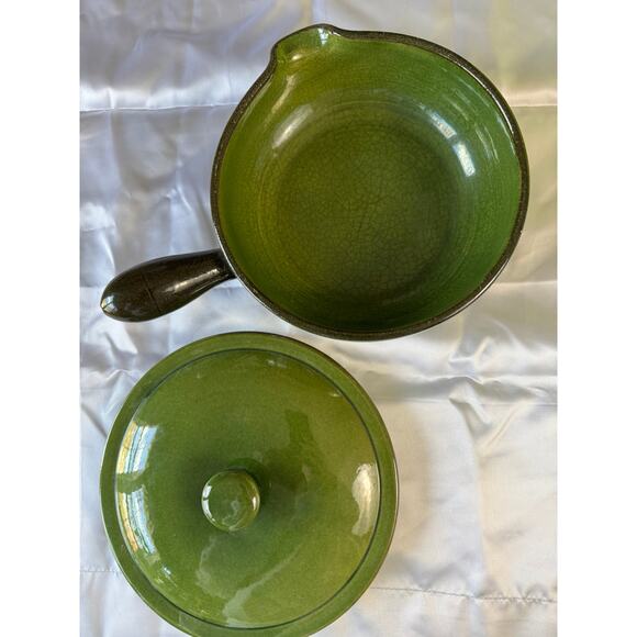 Vintage Mid-Century Modern Olive Crockery Bowl with Lid and Pour Spout - Picture 8 of 10